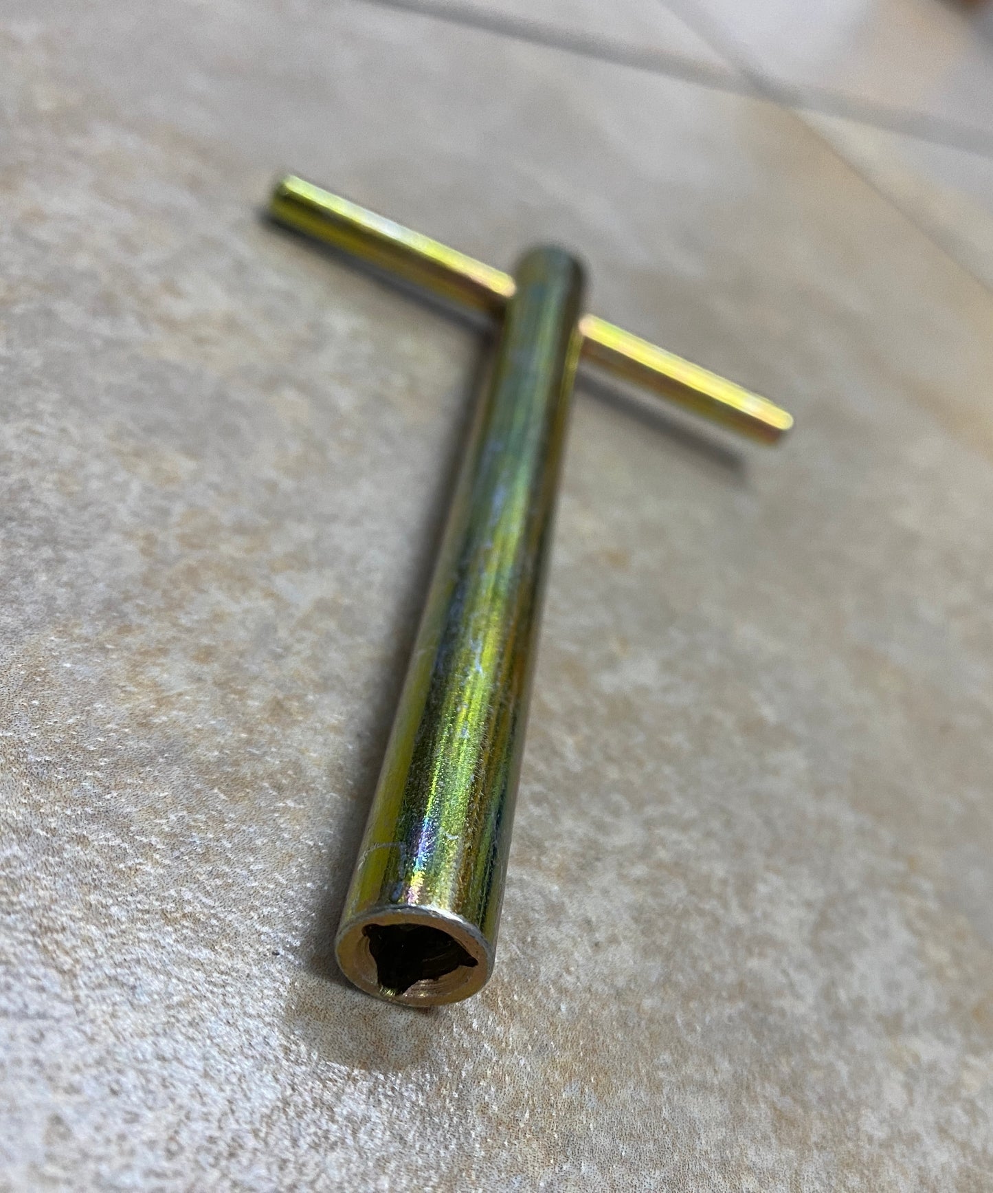 Llave triangular para contador de luz