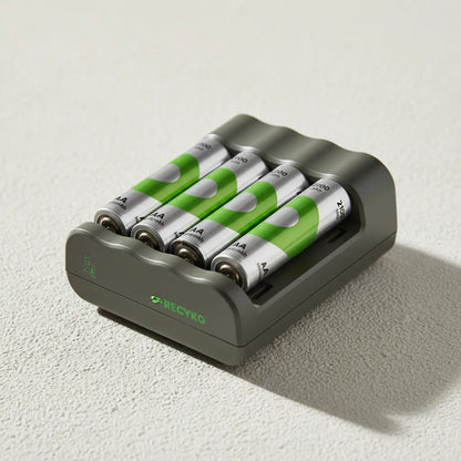 Cargador de Pilas + Pilas AA x4 GP 2100mAh